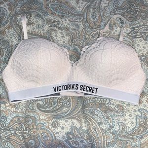 Victoria’s Secret push up t-shirt bra. Brand new!